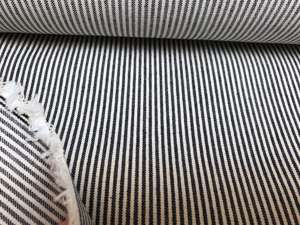 Fastvævet - twill stribet i sort og offwhite